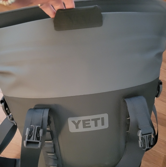 YETI Hopper M15 Tote Soft Cooler - Picture 12 of 16